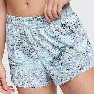 Calia by CARRIE UNDERWOOD Mid rise infinity short - Cool Mint